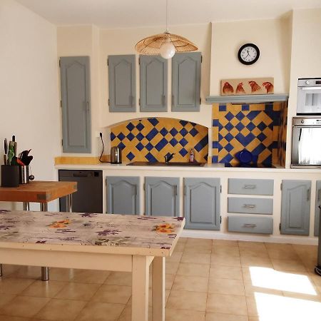 Вилла La Bonbonne En Provence Travaillan Экстерьер фото