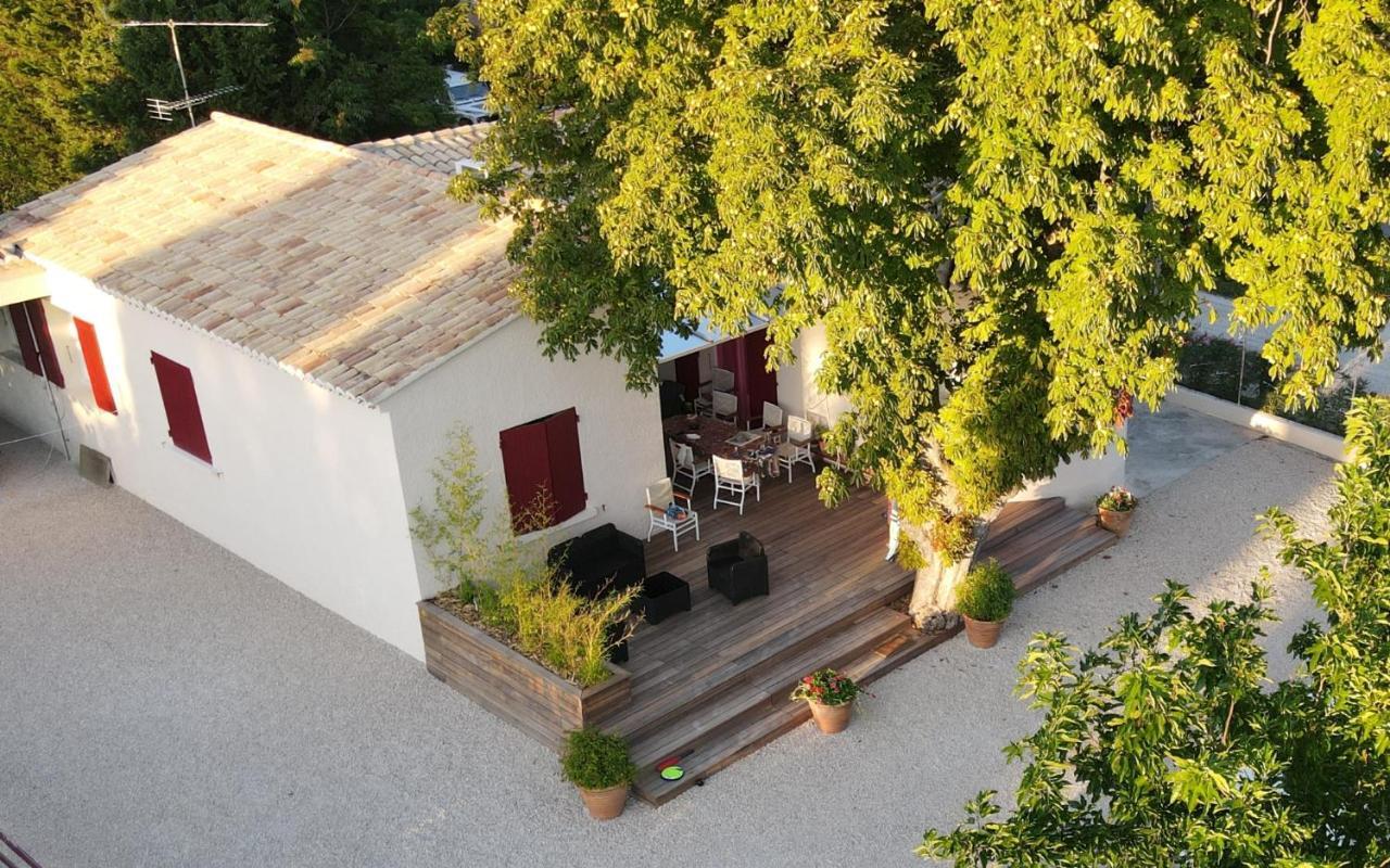 Вилла La Bonbonne En Provence Travaillan Экстерьер фото